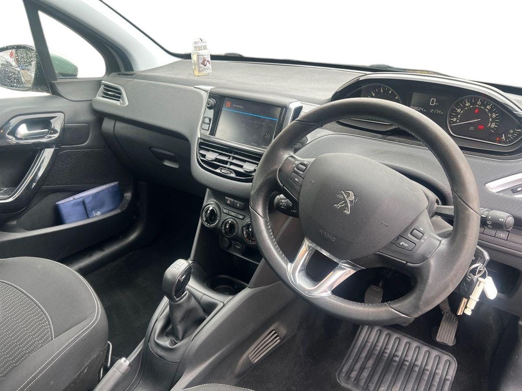 Peugeot 208 Active White #5