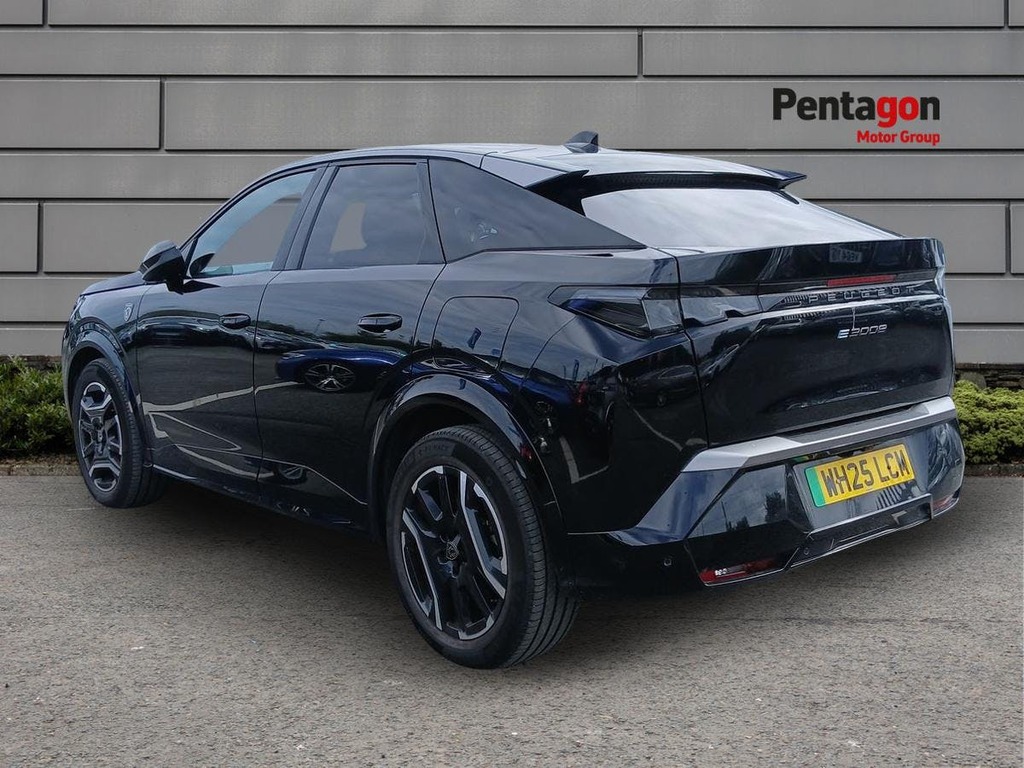 Peugeot 3008 73Kwh Gt Suv 11Kw Charger 210 Black #2