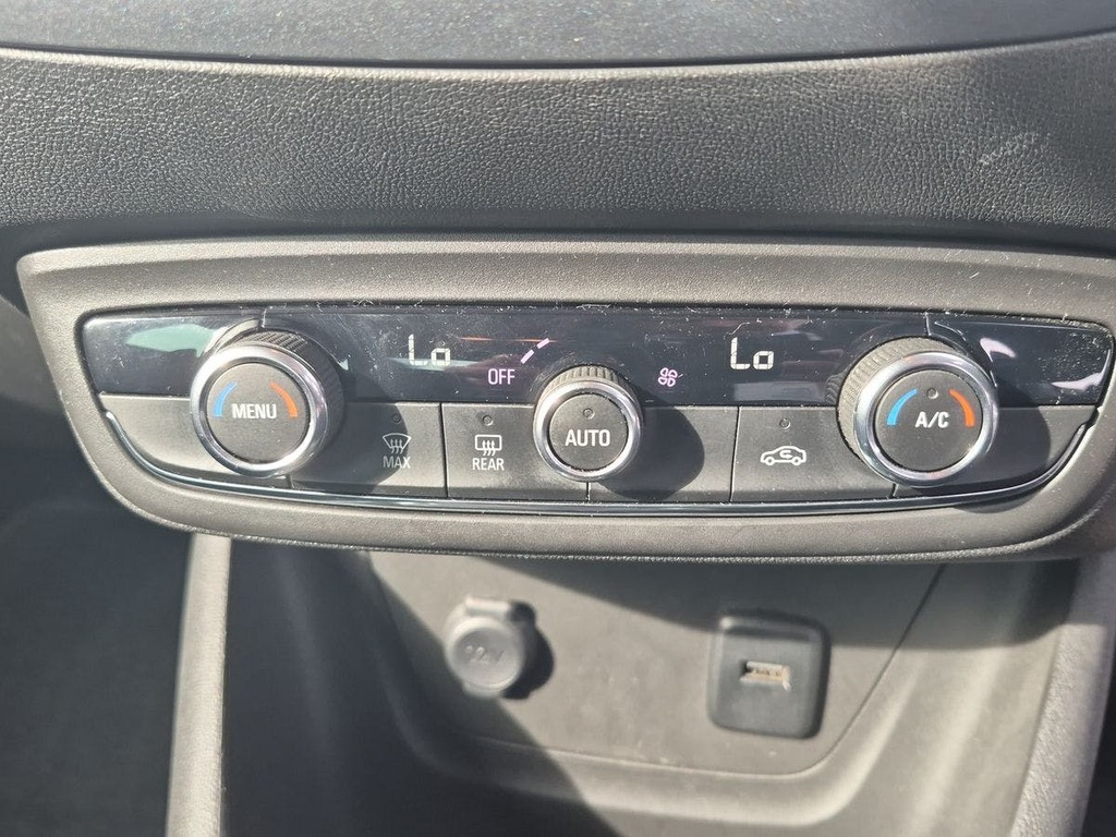 Vauxhall Crossland X Hatchback Blue #19