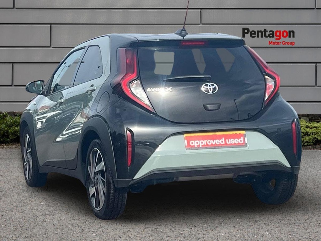Toyota Aygo X 1.0 Vvt I Edge Hatchback Euro 6 Green #2