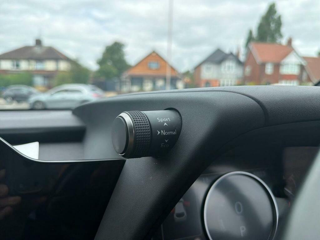 Lexus UX 300E 72.8Kwh Takumi Grey #25