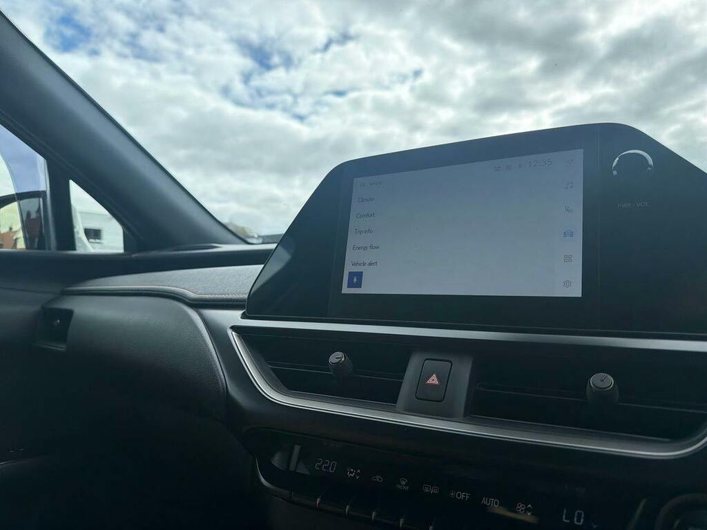 Lexus UX 300E 72.8Kwh Takumi Grey #24