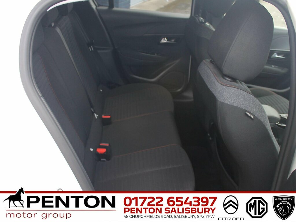 Peugeot e-208 Allure Premium Red #8