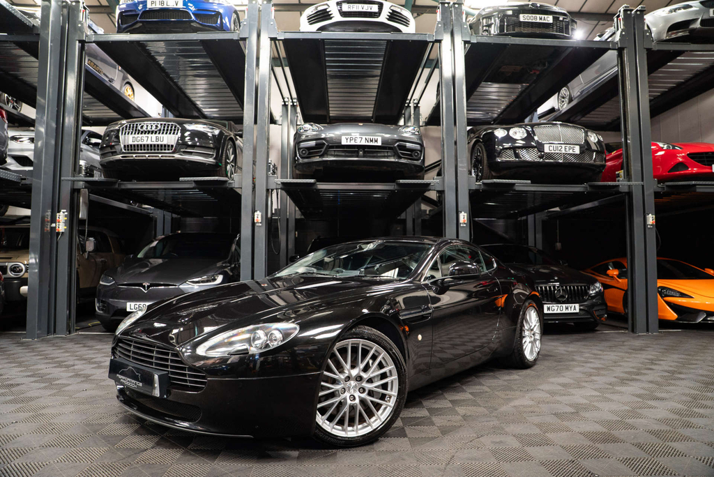 Aston Martin Vantage V8