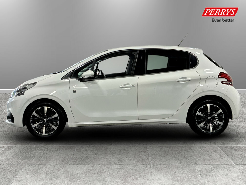 Peugeot 208 1.2 Puretech 82 Tech Edition Start Stop NU69OWR White #4