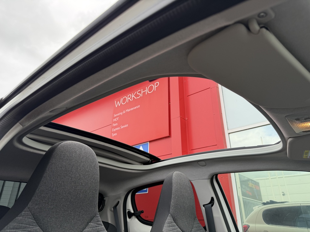 Citroen C1 1.2 Puretech Flair YM16VRY White #2
