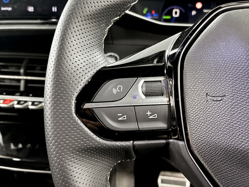 Peugeot e-208 Hatchback Grey #31