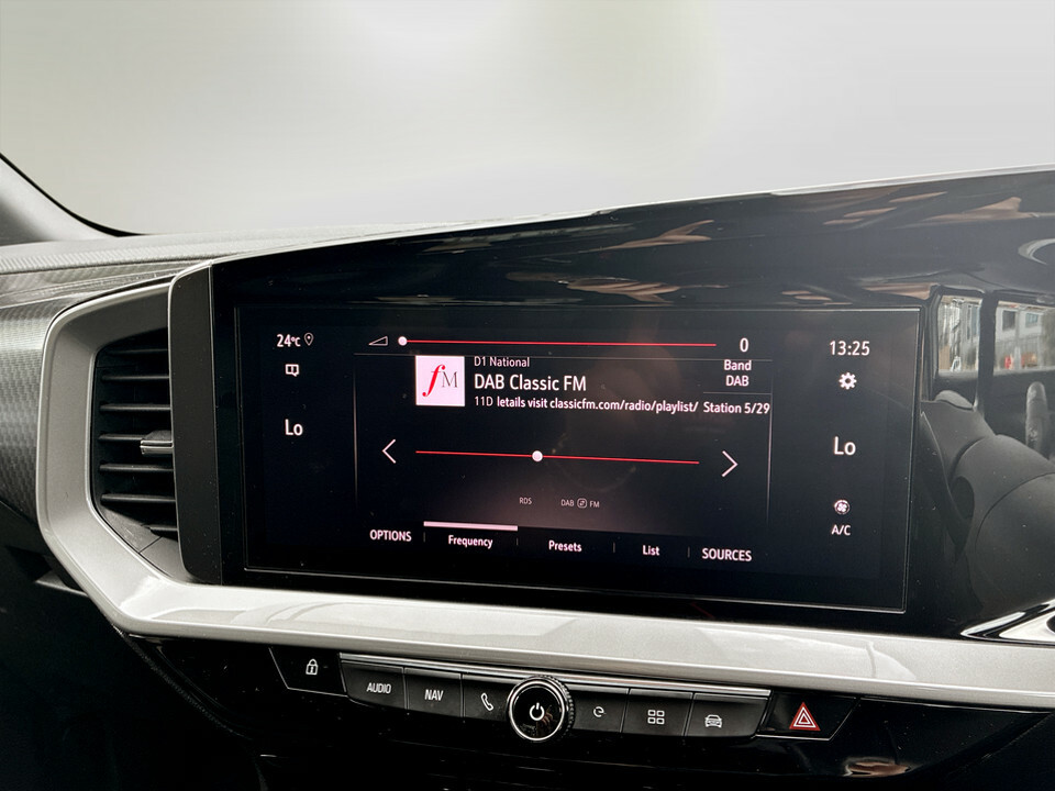 Vauxhall Mokka-e Mokka E Sri Premium White #19