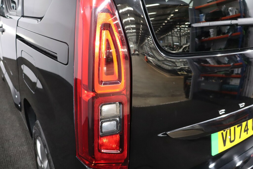 Vauxhall Combo-e Life Design XL 52Kwh 136Ps Black #19