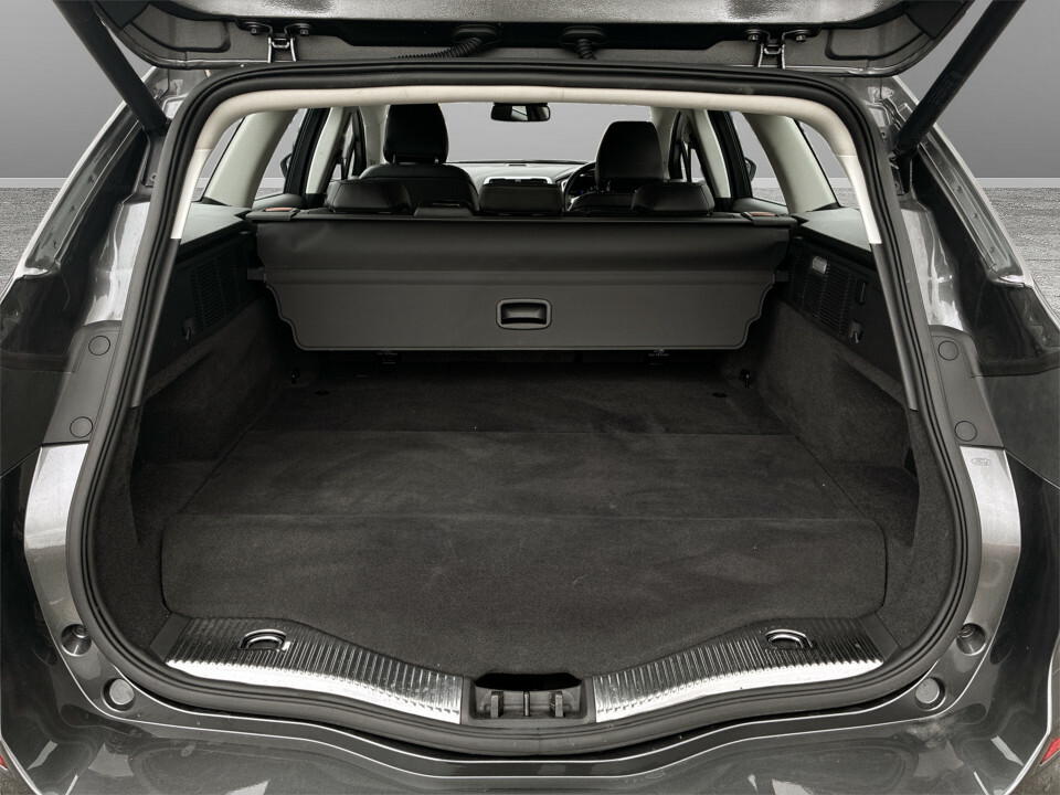 Ford Mondeo Estate Silver #12