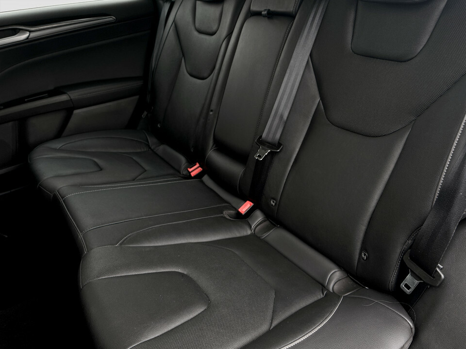 Ford Mondeo Estate Silver #16