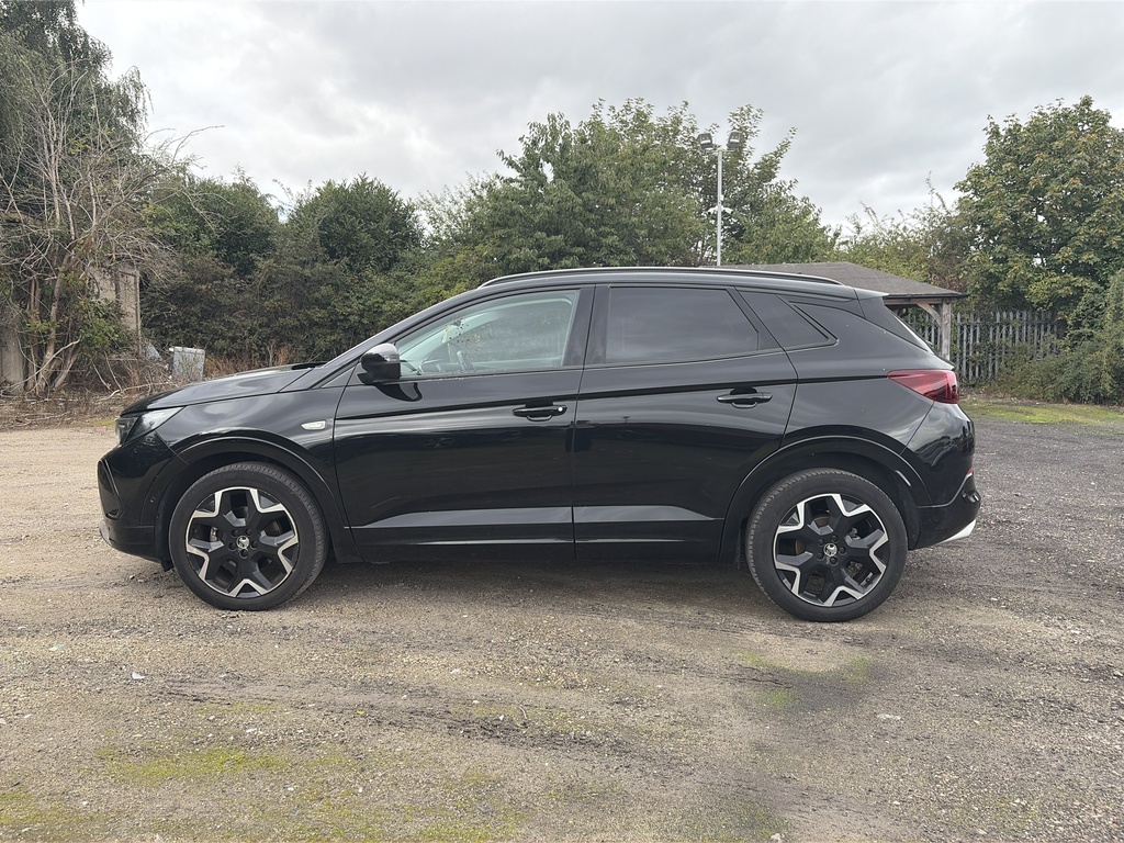 Vauxhall Grandland 1.2 Turbo Ultimate Black #4