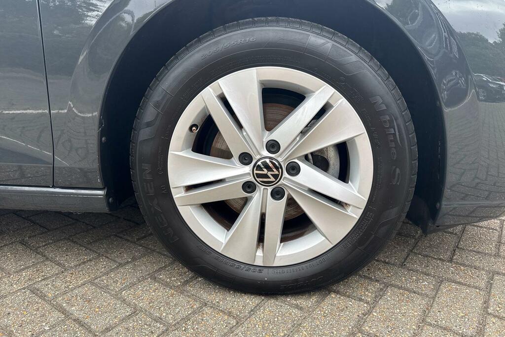 Volkswagen Golf 1.5 Tsi Life BT24VLY #5