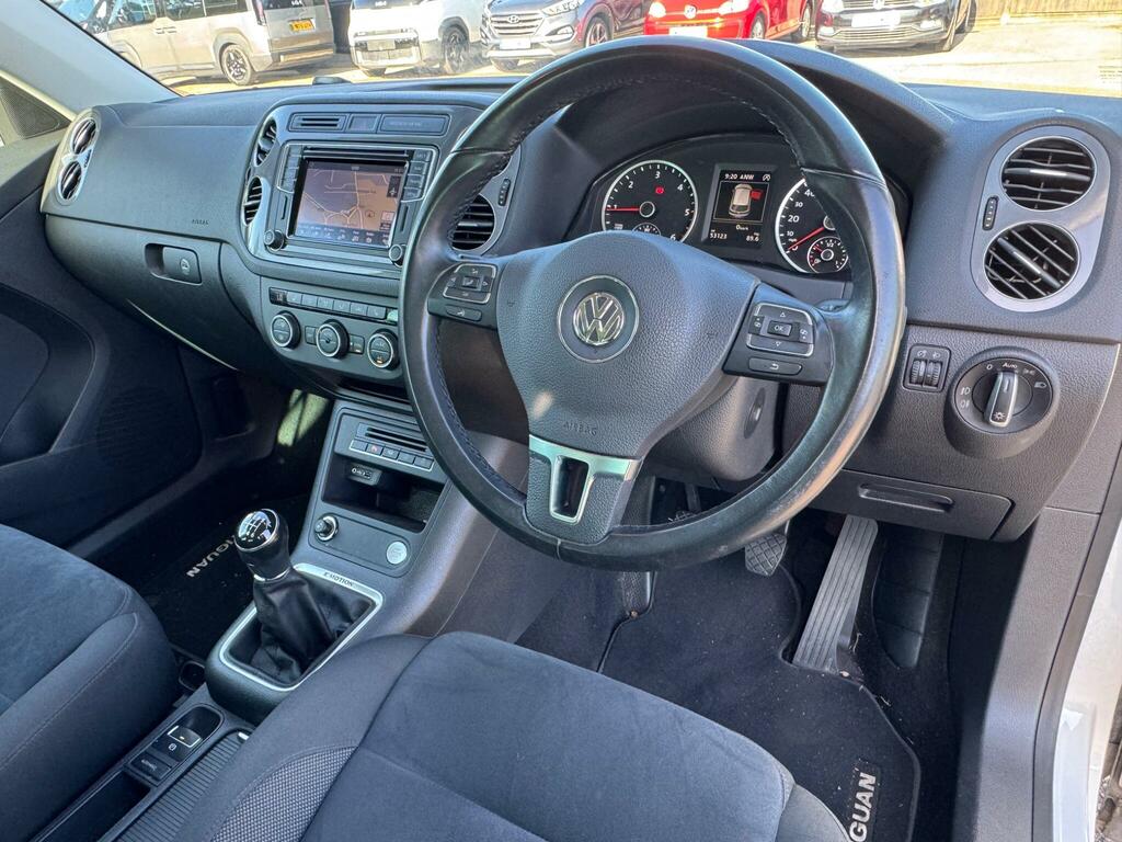 Volkswagen Tiguan 2.0 Tdi Bluemotion Tech Match Edition 4Wd Euro 6 White #4