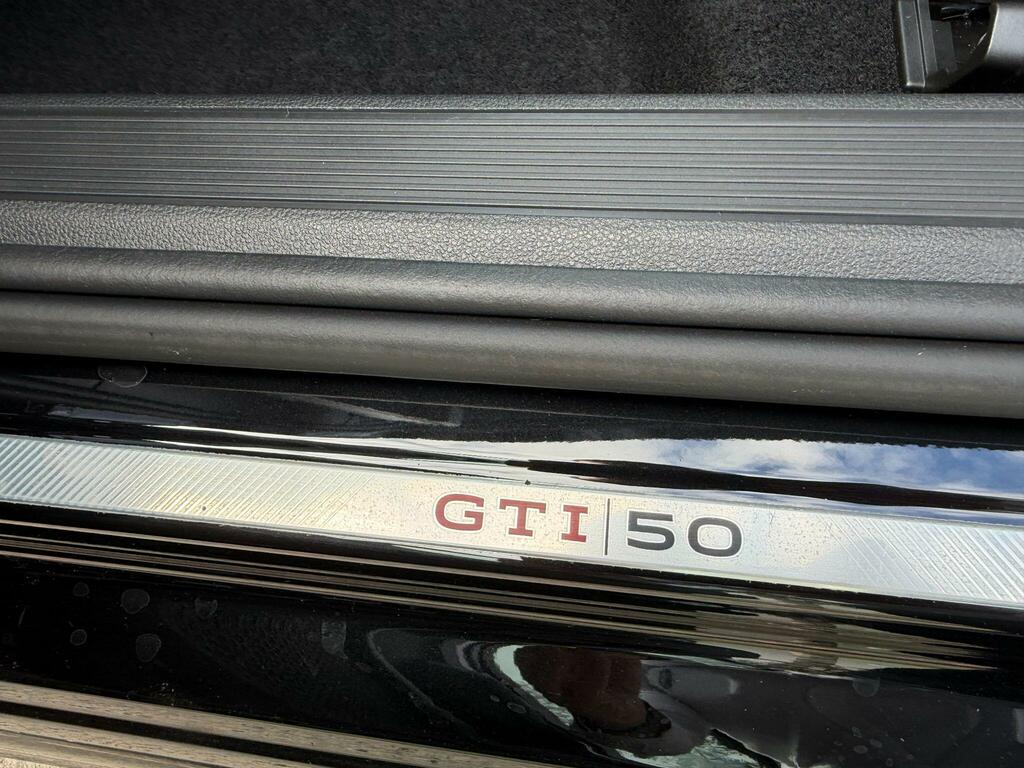Volkswagen Golf 2L Gti Red #39