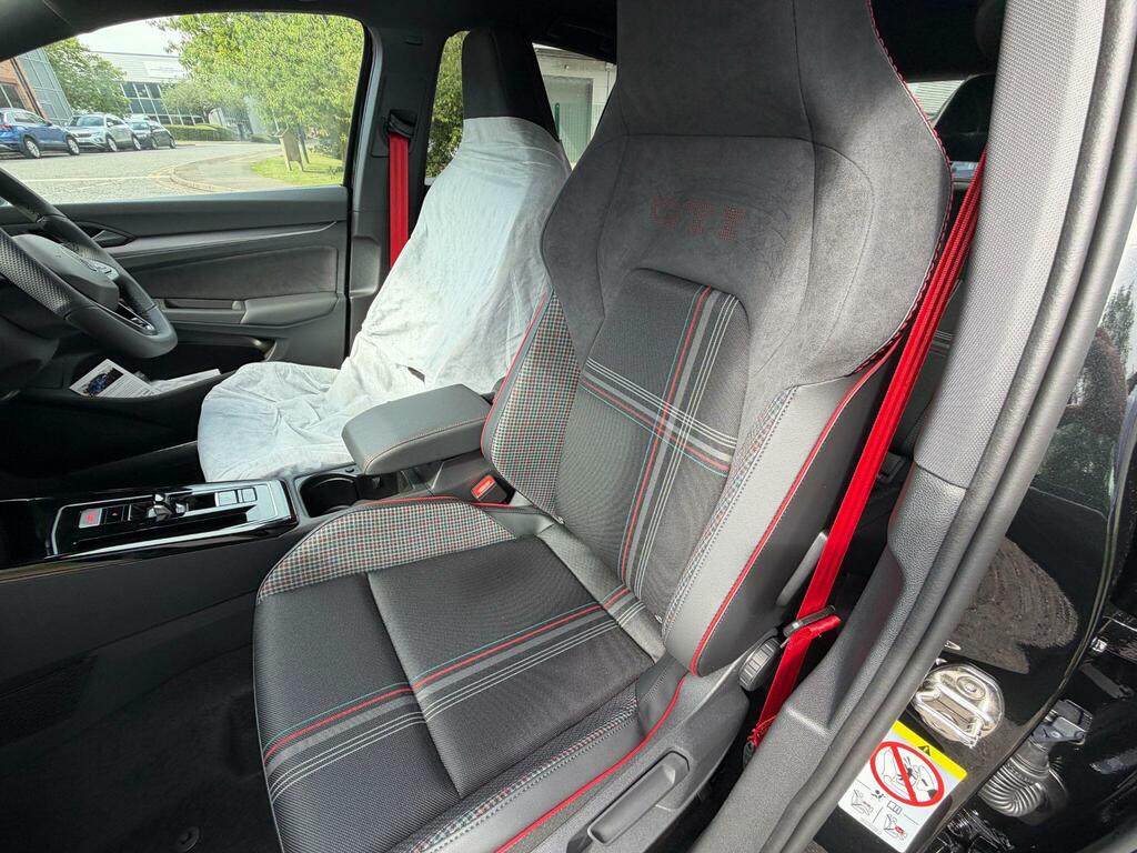 Volkswagen Golf 2L Gti Red #36