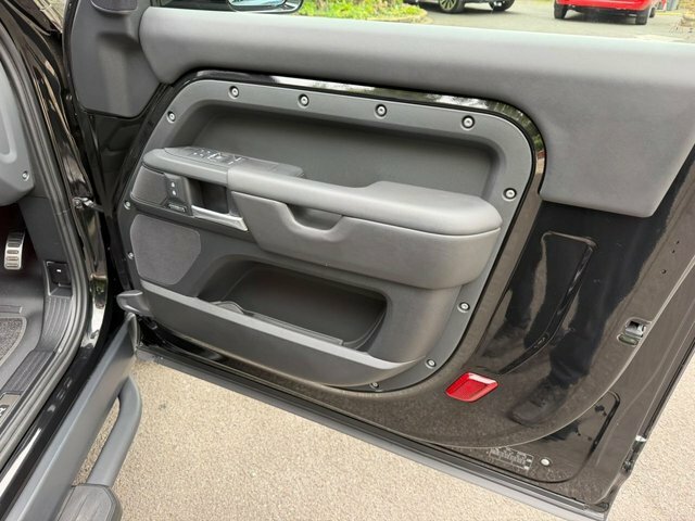 Land Rover Defender 3L X-dynamic Hse Grey #28