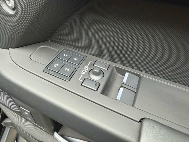 Land Rover Defender 3L X-dynamic Hse Grey #26