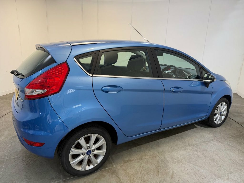 Ford Fiesta Edge Black #4