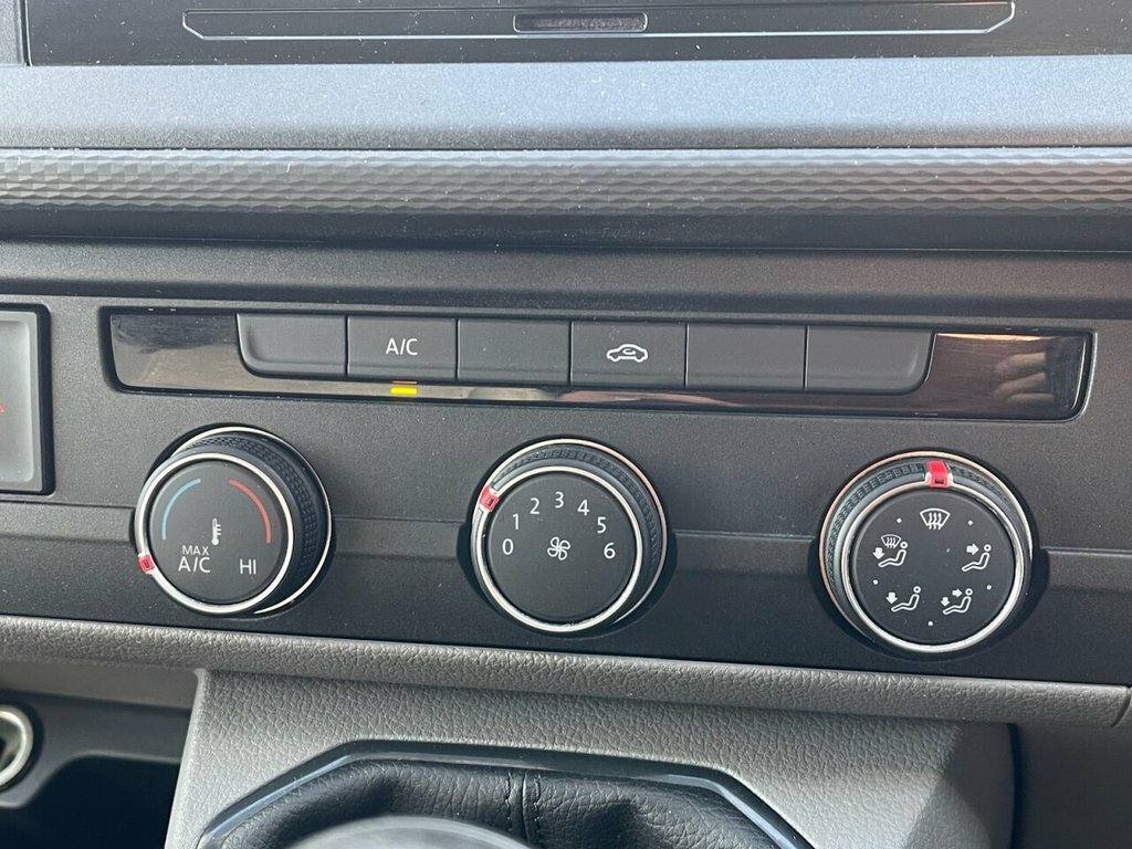 Volkswagen Transporter 2L Startline Red #5