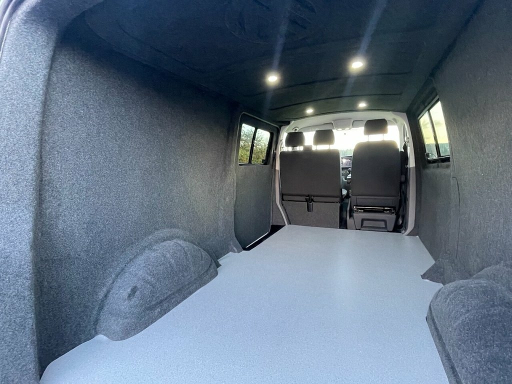 Volkswagen Transporter 2L Startline White #3