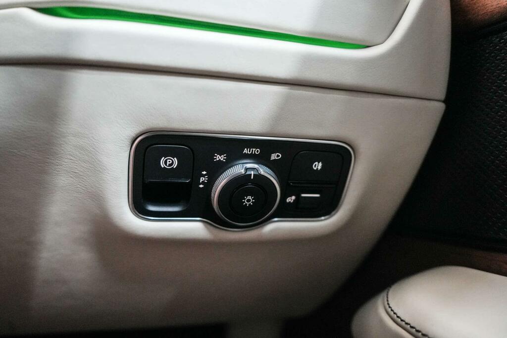 Aston Martin DB12 V8 Auto Green #43