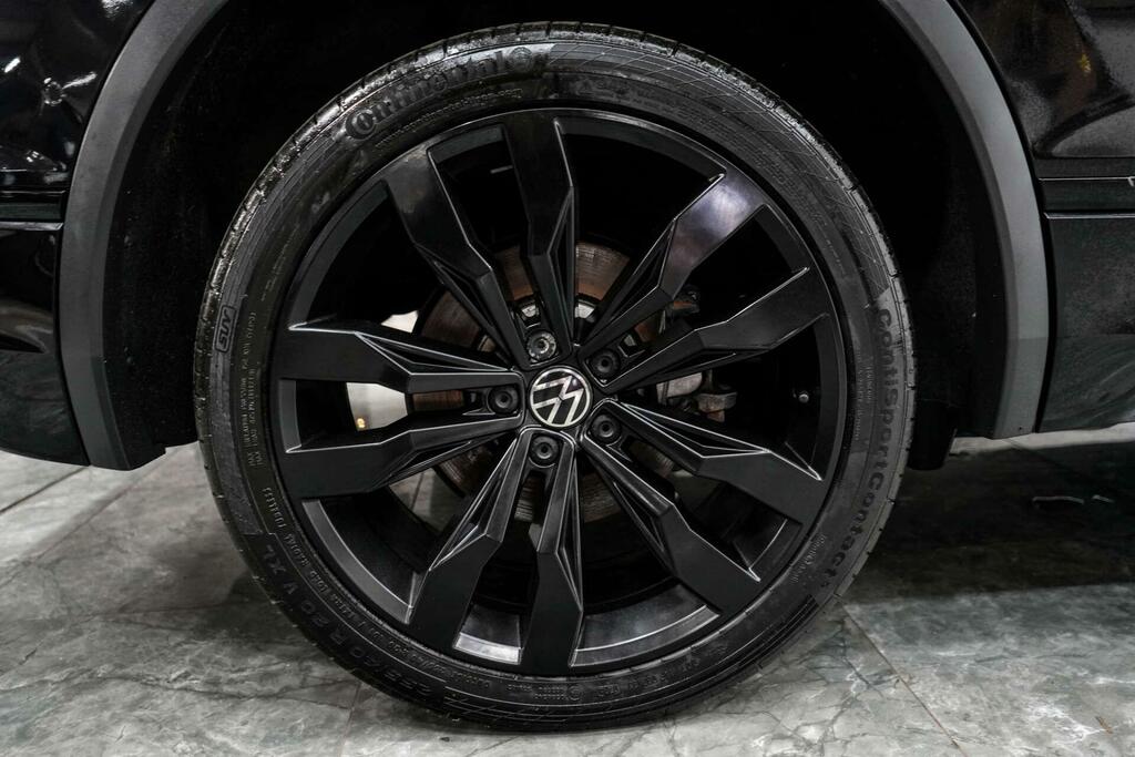 Volkswagen Tiguan Black Edition Black #6