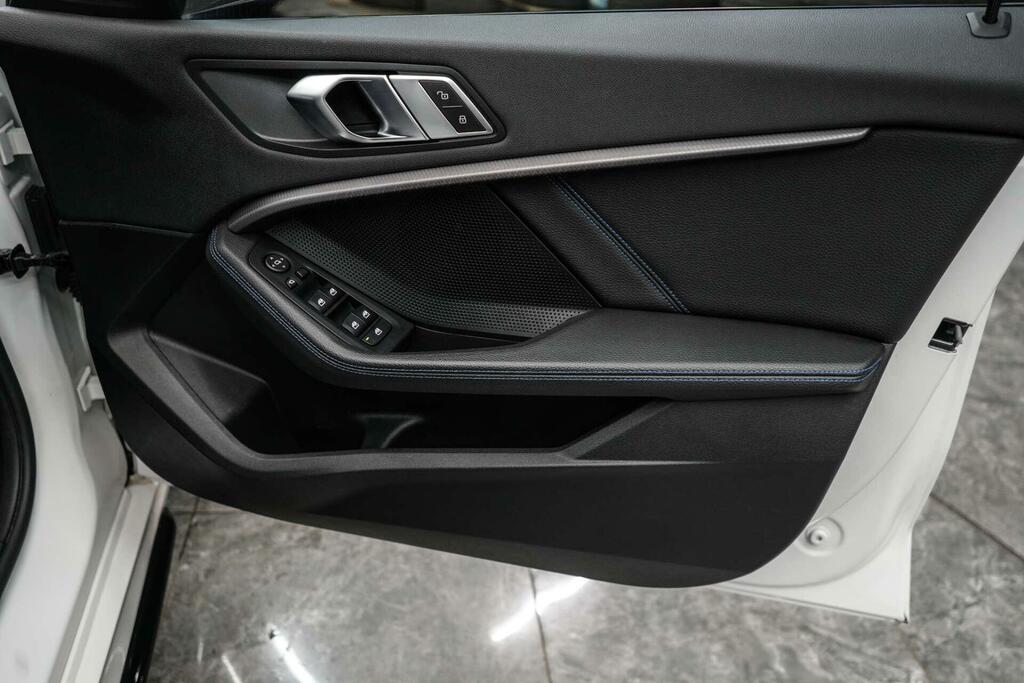 BMW 1 Series Se Black #19