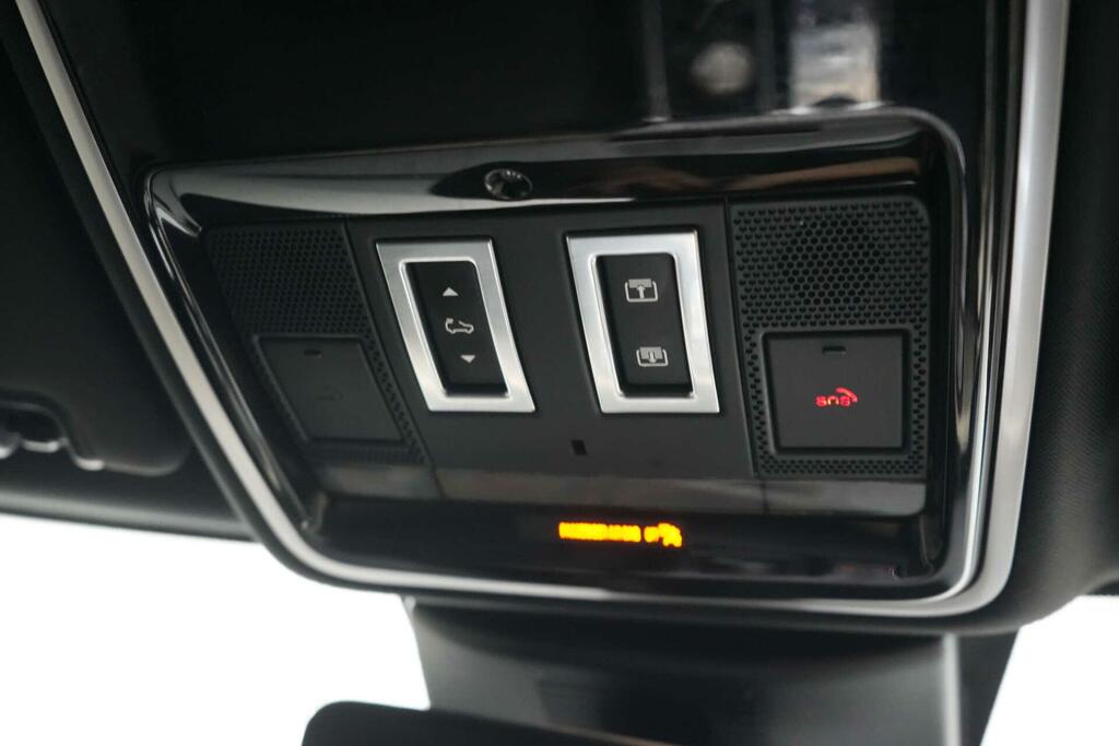 Land Rover Range Rover Vogue Gold #49