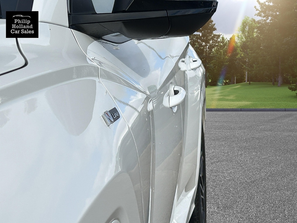 Hyundai Tucson Suv URZ2664 White #2