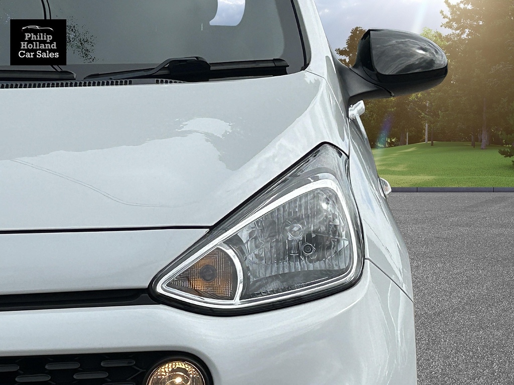 Hyundai I10 Hatchback White #2