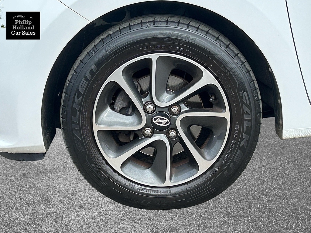 Hyundai I10 Hatchback White #3