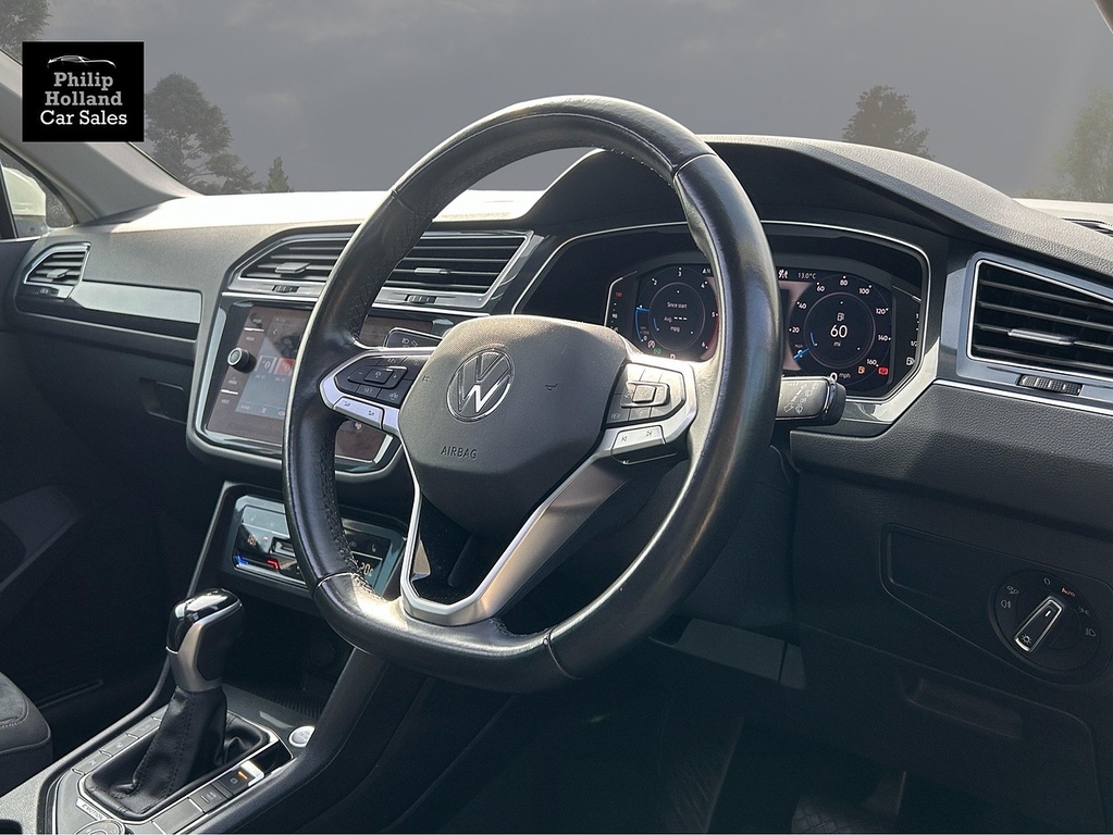 Volkswagen Tiguan Suv White #5