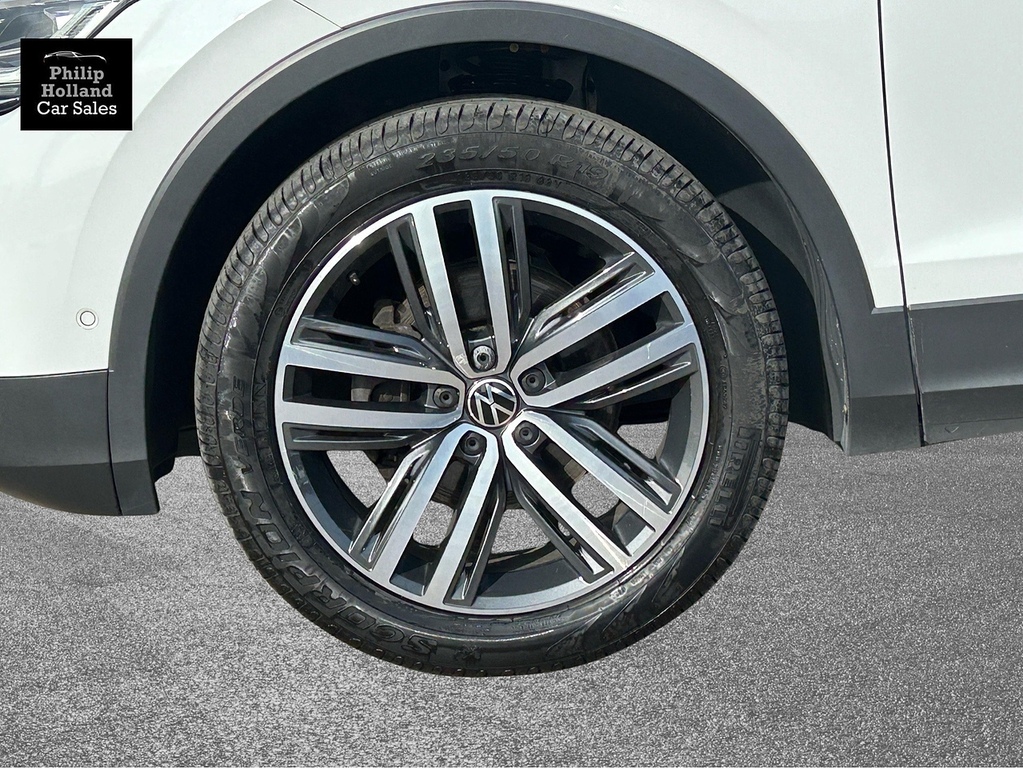 Volkswagen Tiguan Suv White #4