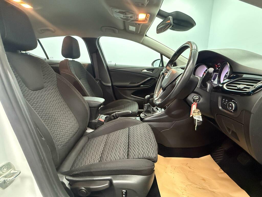Vauxhall Astra 1.4T 16V 150 Sri White #2
