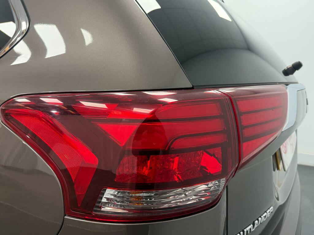 Mitsubishi Outlander Phev Dynamic 5-Door Black #41