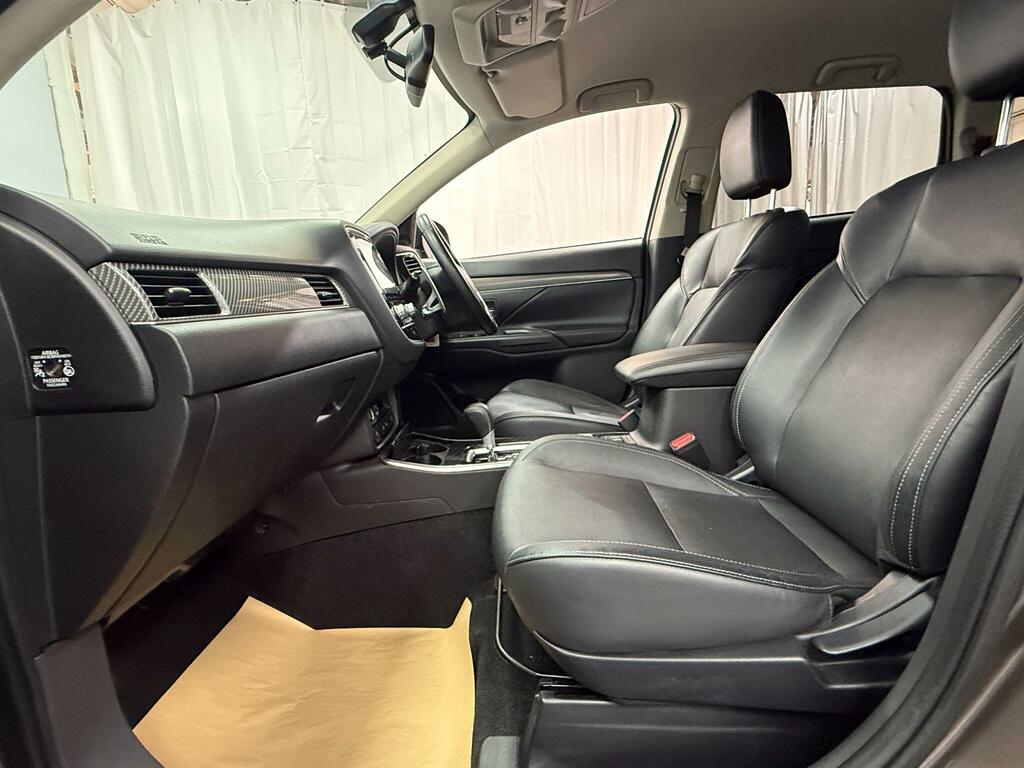 Mitsubishi Outlander Phev Dynamic 5-Door Black #28