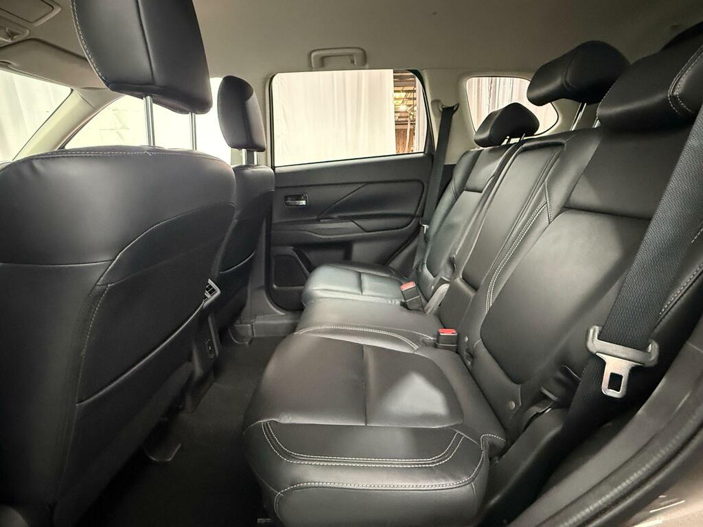 Mitsubishi Outlander Phev Dynamic 5-Door Black #24