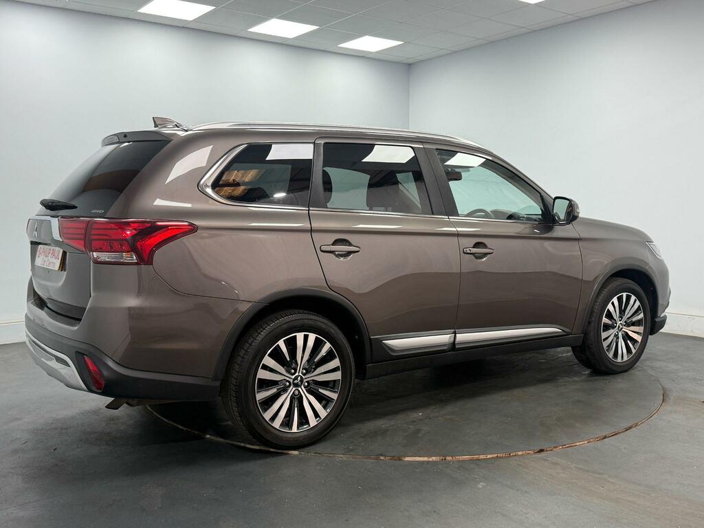 Mitsubishi Outlander 2.0 Exceed Cvt Brown #3