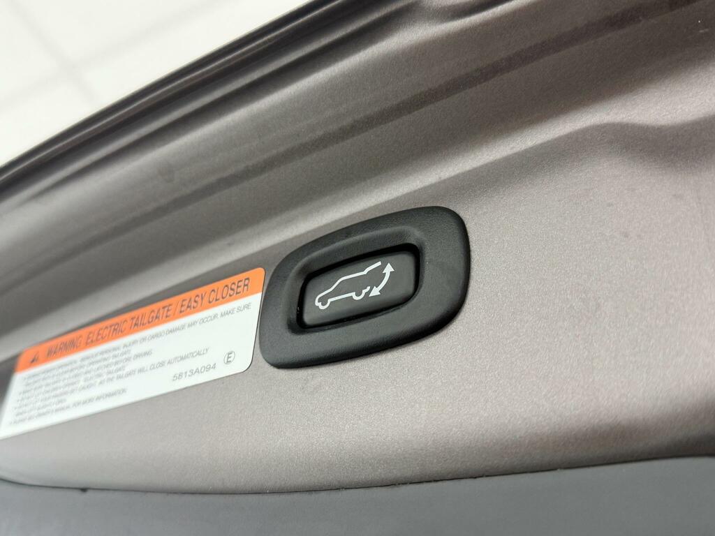 Mitsubishi Outlander Phev Dynamic 5-Door Black #23