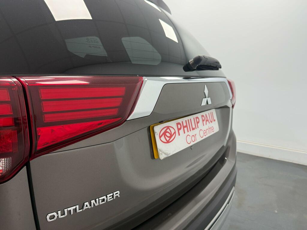 Mitsubishi Outlander Phev Dynamic 5-Door Black #42