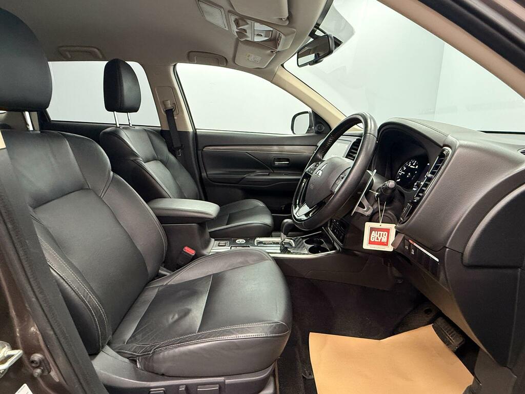 Mitsubishi Outlander 2.0 Exceed Cvt Brown #2