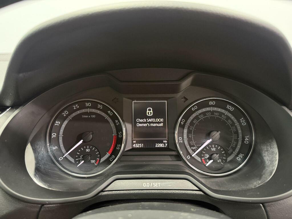 Skoda Octavia 1.6 Elegance Tdi Cr 104 Bhp Blue #9