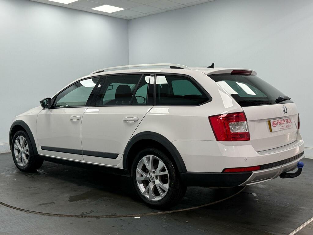 Skoda Octavia 2.0 Tdi Cr 184 Scout 4X4 Dsg White #5