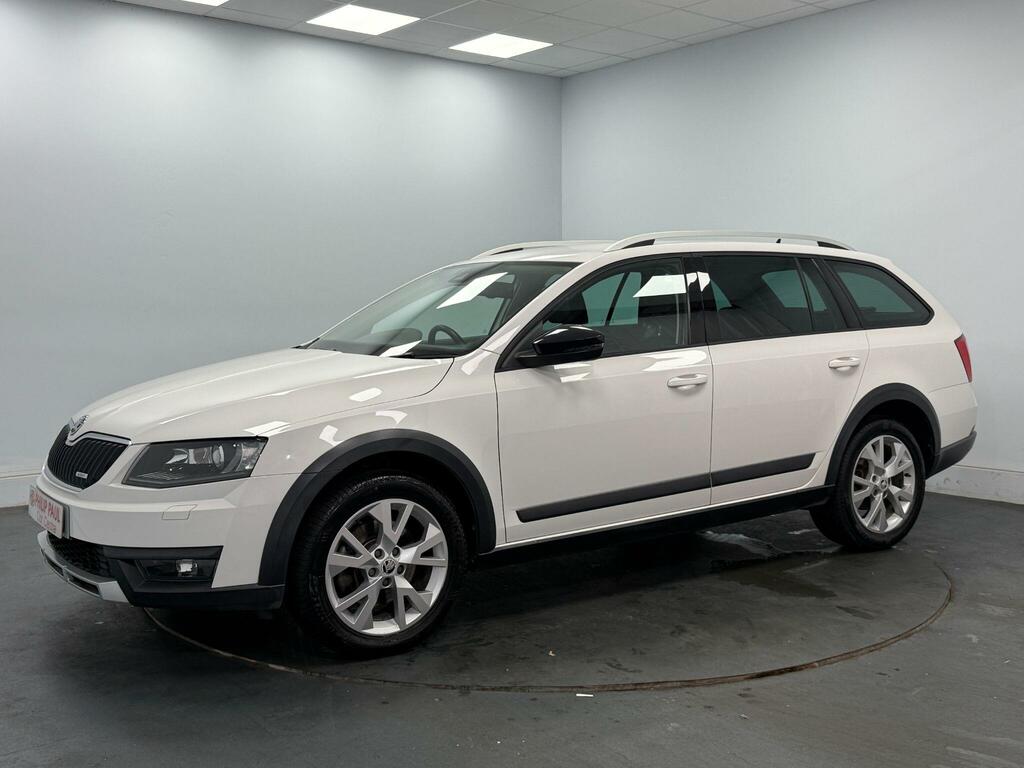 Skoda Octavia 2.0 Tdi Cr 184 Scout 4X4 Dsg White #4