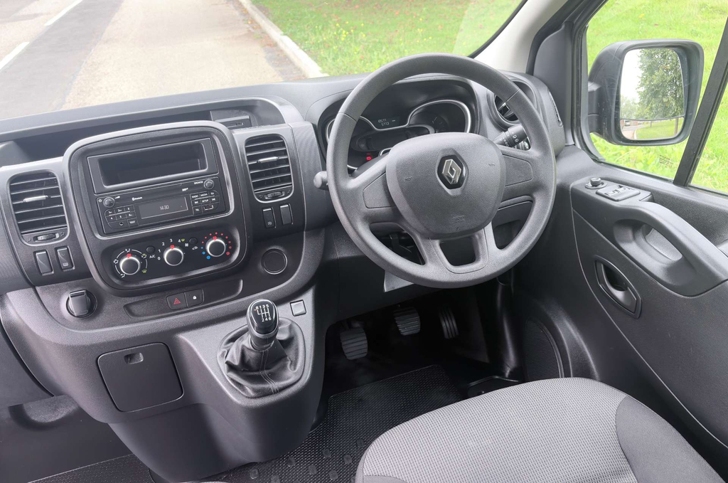 Renault Trafic 6 U6813 Ulez White #9