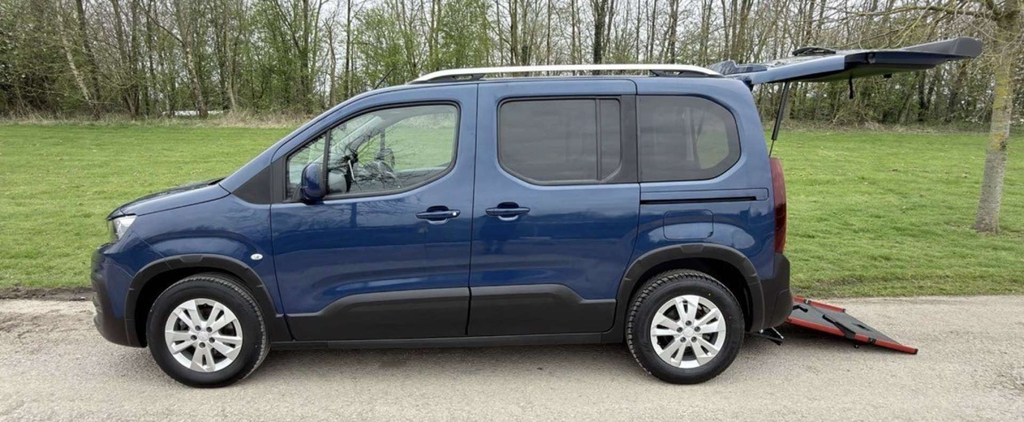 Peugeot Rifter Horizon Eat8 Hdi 5 Seats Wheelchair Ac Blue
