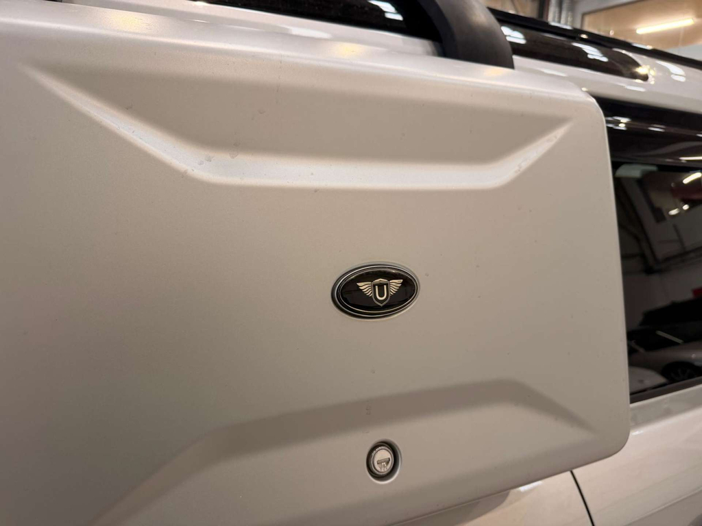 Land Rover Defender Hse D 4Wd Silver #3