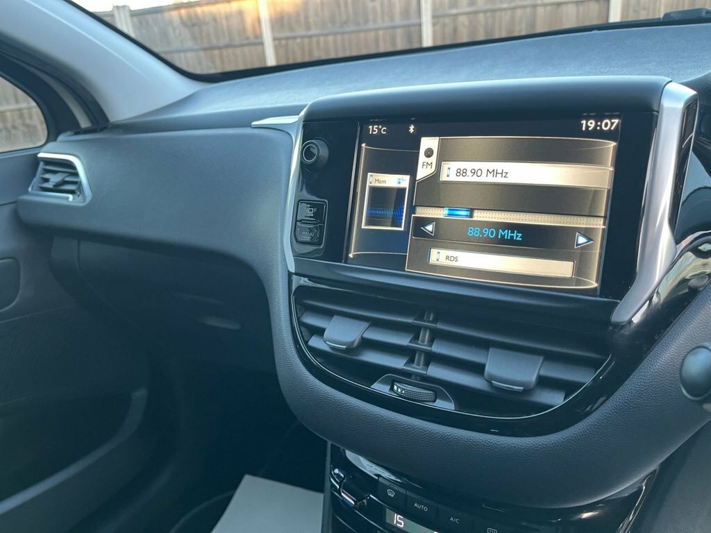 Peugeot 208 1.0 Vti Active Silver #43
