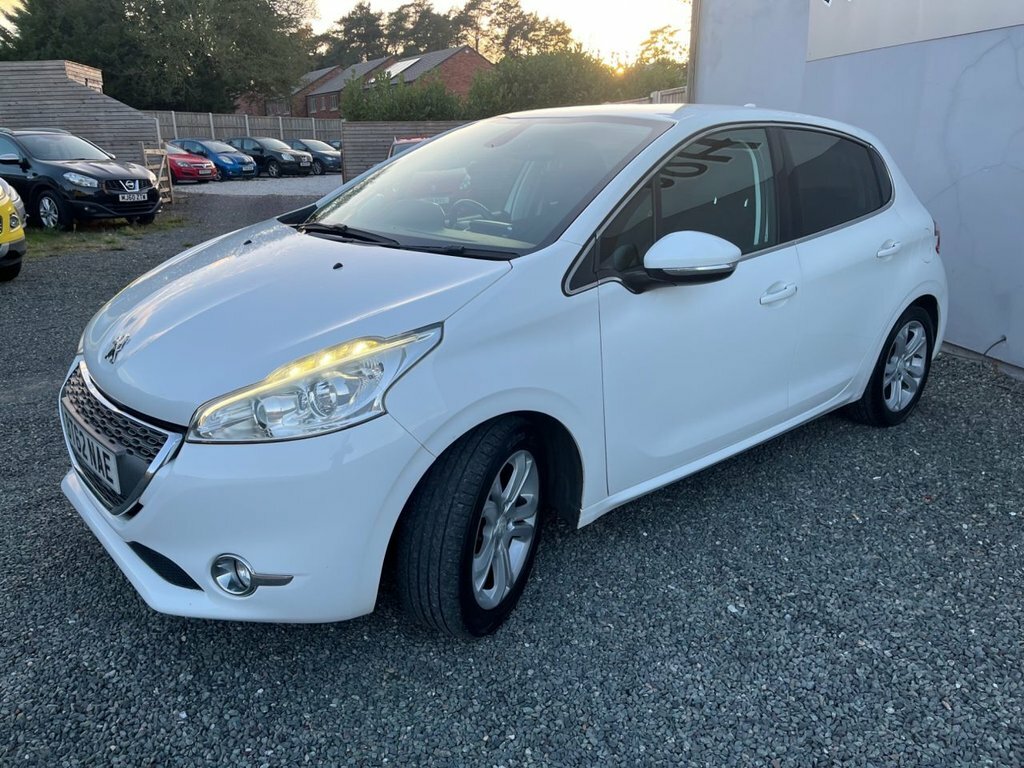 Peugeot 208 1L Allure White #5